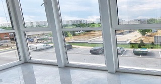 Панорамное остекление балкона Магадан цена от 11 тыс. руб. м/п.